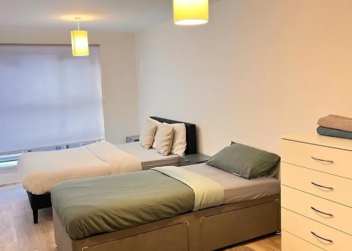 Modern-New Build Apartment In Birmingham