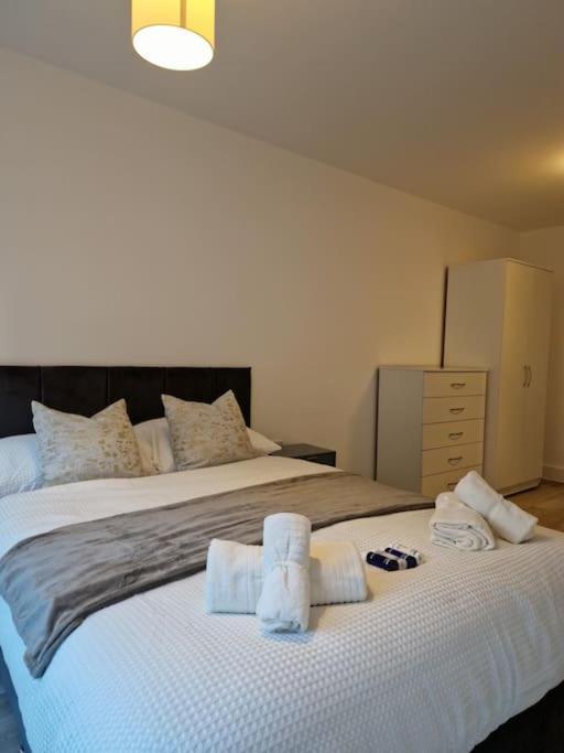 Modern-new Build In Apartment Birmingham