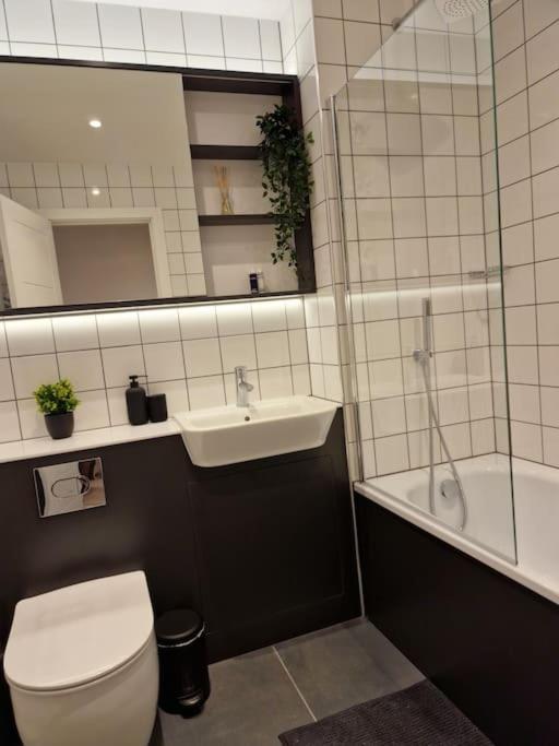 Modern-new Build In Apartment Birmingham